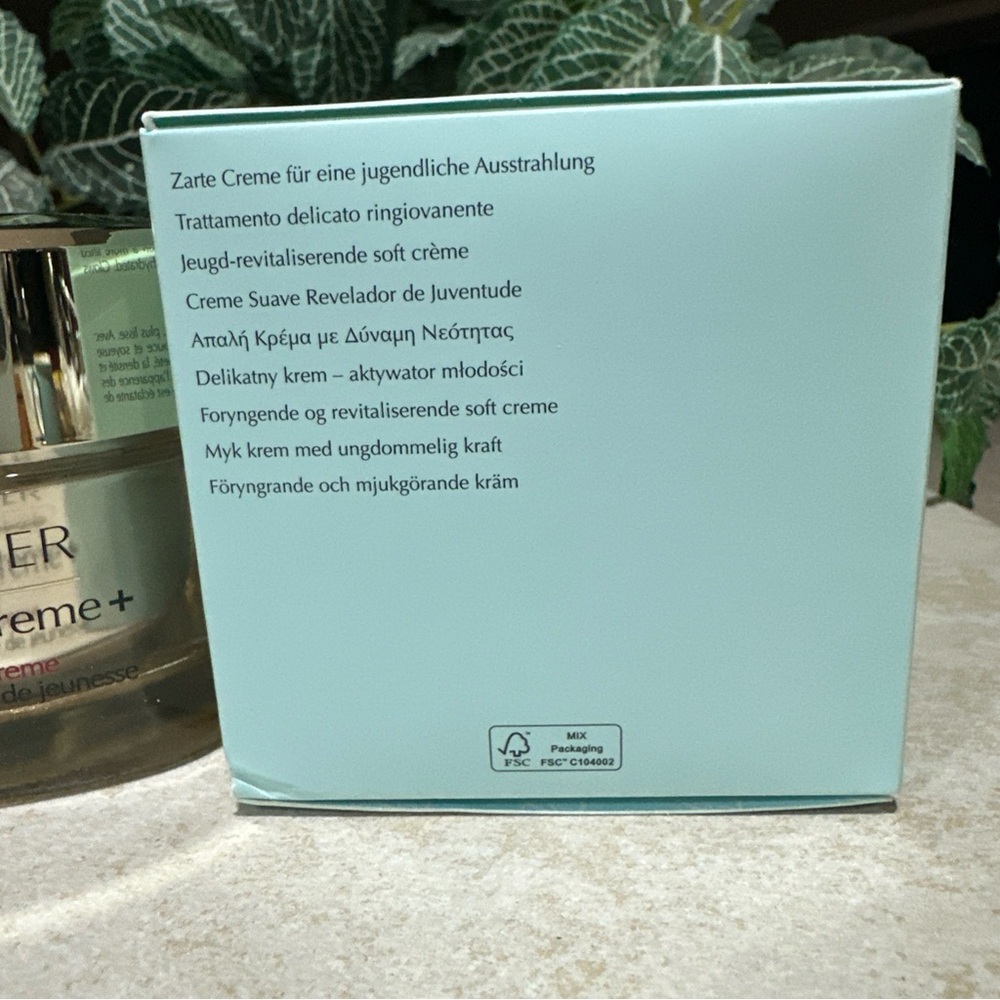 Estee Lauder Revitalizing Supreme+ Creme - 2.5 Oz/ 75 Ml - Picture 4 of 6